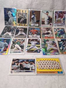 lot 3010 image: Mixed Baseball Card Collection with Team Cards - 17 ct - including Vladimir Guerrero Jr., Max Muncy, Jazz Chisholm Jr., Jose Altuve