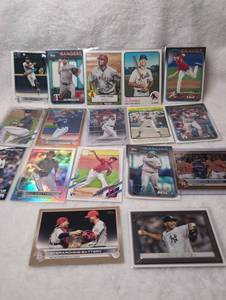 lot 3012 image: Baseball Card Collection Lot - 17 ct