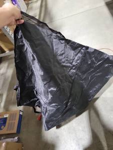 lot 5817 image: Grill cover