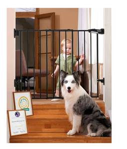 lot 5860 image: Babelio Baby Gate for Stairs