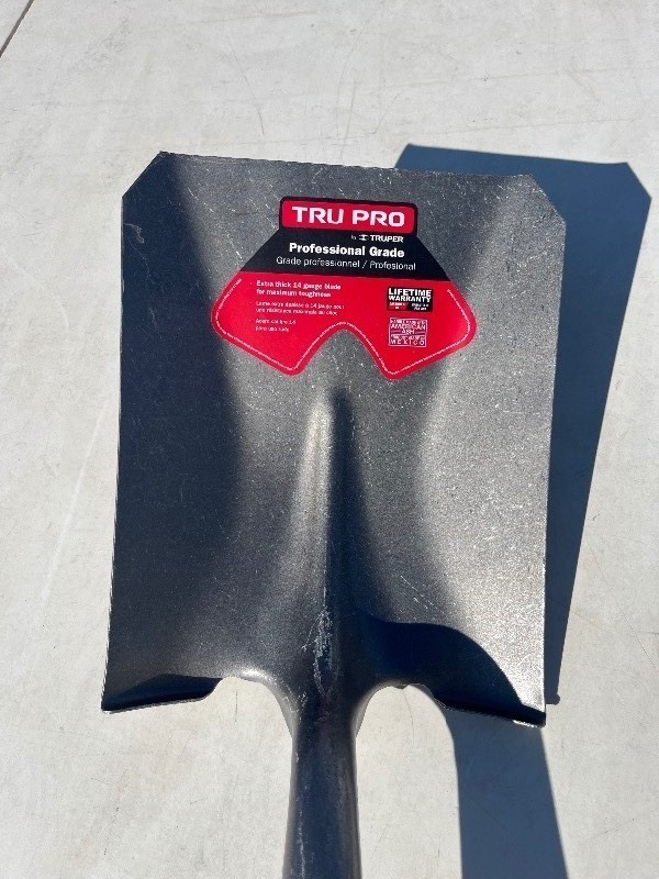 lot 41 image: TRU-PRO PROFESSIONAL GRADE shovel - Wooden Handel - Sq Shovel 5