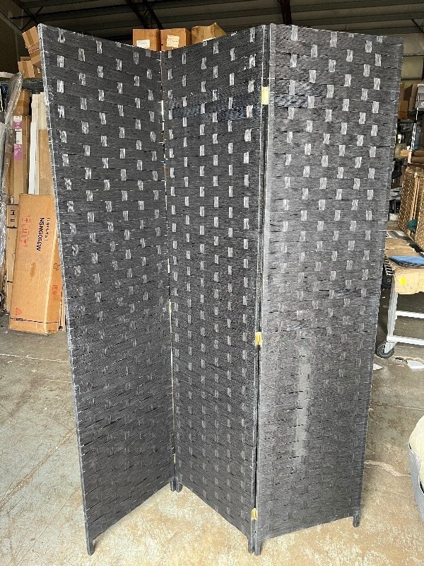 lot 104 image: Black Wicker 3 Panel Accordion Privacy Wall 6