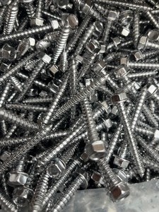 lot 178 image: Bundle of 100 Pieces 2 12 hex head screws
