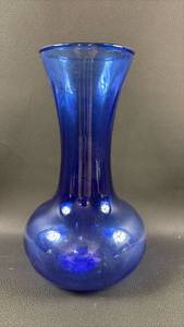 lot 17 image: Indiana Glass Illusions Cobalt Blue Vase 7.75 Inch