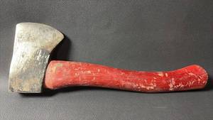 lot 39 image: Vintage Boy Scout Hatchet