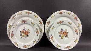 lot 49 image: Dynasty China Dalian Pattern (2) Dinner Plate and (2) Salad Plates