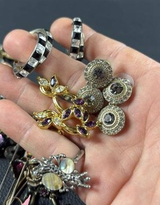 lot 58 image: Pendants, Pins & Earrings Vintage and Vintage Style