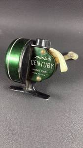 lot 130 image: VINTAGE JOHNSON CENTURY 100B CLOSED FACE SPINCAST FISHING REEL