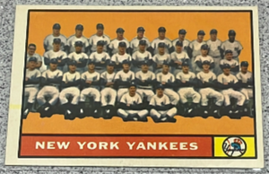 lot 3 image: 1961 Topps Baseball Card #228 - New York Yankees Team Card