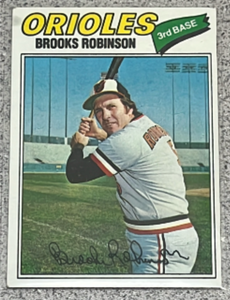 lot 82 image: 1977 Topps Baseball Card #285 - Brooks Robinson