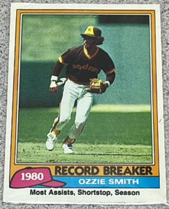 lot 148 image: 1981 Topps Baseball Card #207 - Ozzie Smith Record Breaker
