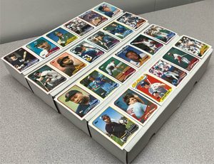 lot 214 image: Lot of 2750 1989 Topps Baseball Cards including many stars, Hall of Fame, and rookie cards.