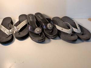 lot 4 image: Womens Decorative Flip Flop Sandals Collection size 9