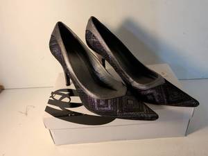 lot 8 image: Nine West Sparkly Pointed Toe High Heels Size 8M