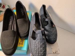 lot 13 image: Womens Casual Shoe Bundle - Black Loafers and Mary Jane Flats Size 7 and 9
