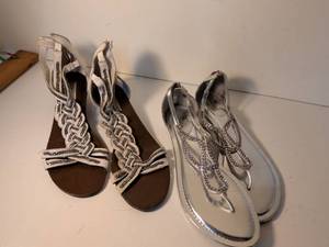 lot 16 image: Worthington Womens Rhinestone Embellished Sandal Set Size 10