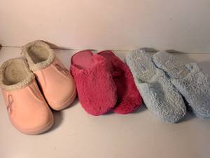 lot 17 image: Womens House Slippers and Clogs Collection Size 8