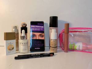 lot 39 image: Mixed Brand Cosmetics and Beauty Product Bundle