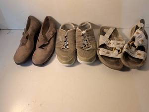 lot 63 image: Mixed Lot of Womens Neutral Shoes - Rockport and Propet Brands Size 7 and 7 12