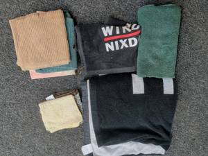 lot 77 image: Mixed Lot of Bath Towels and Washcloths