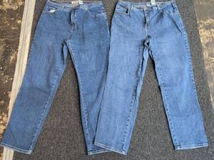 lot 79 image: Lot of Two Pairs Levis Stretch Jeans Size 18 W31