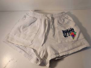 lot 90 image: Worlds of Fun Hot Air Balloon  Shorts Set Size M