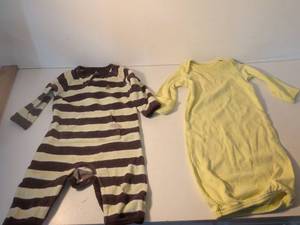 lot 98 image: Baby Clothing Bundle Sleeper Gown and Romper Set Size NB 0-3Months
