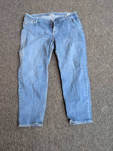 lot 105 image: Old Navy Boyfriend Jeans Light Blue Denim Size 16