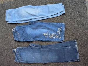 lot 107 image: Womens Embroidered Floral Jeans Lot Size 16 and XL