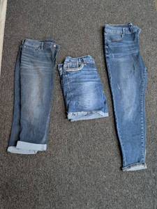 lot 111 image: Lee Riders Midrise Capri Jeans Mixed Denim Lot Size 16