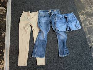 lot 155 image: Womens Mixed Clothing Bundle - Jeans and Trousers Lot