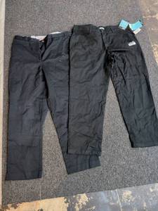 lot 157 image: Lee Womens Plain Front Relaxed Straight Leg Pants - Black Size 18