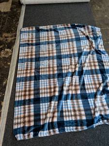 lot 175 image: Blue and Tan Plaid Fleece Throw Blanket