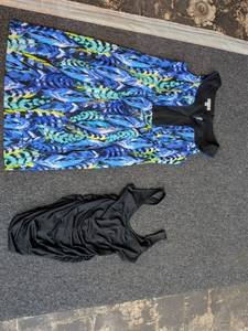 lot 184 image: Dressbarn Blue Feather Print Dress with Black Accent Trim