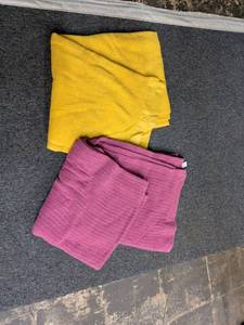 lot 186 image: Handmade Knitted Throw Blankets Set