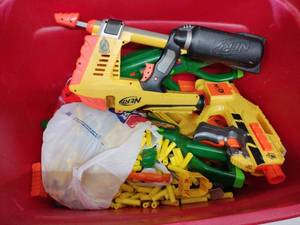 lot 20419 image: Lot of Nerf Guns and Bullets