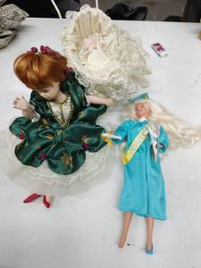 lot 20444 image: Lot of Vintage Collectible Dolls