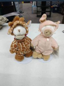 lot 20445 image: 1999 Ganz Wee Bear Village collectible stuffed animals