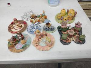 lot 20447 image: Vintage Miniature Themed Collectible Tea Sets