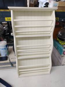 lot 20457 image: Pottery Barn Kids Catalina wall-mounted Book Shelf