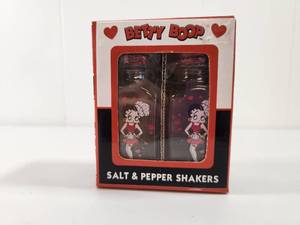 lot 104 image: Betty Boop Salt and Pepper Shakers Set