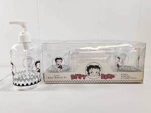 lot 108 image: Betty Boop 4 Piece Acrylic Bathroom Set