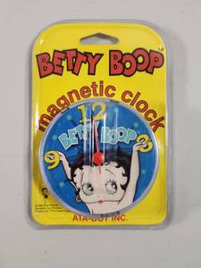 lot 114 image: Betty Boop Magnetic Clock