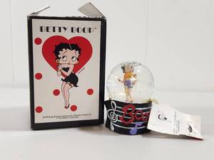 lot 122 image: Betty Boop Musical Snow Globe with Exercise Theme