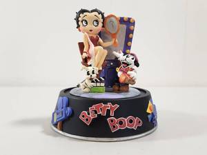 lot 124 image: Betty Boop Hollywood Betty Hand-Painted Sculpture Limited Edition 1996 Franklin Mint