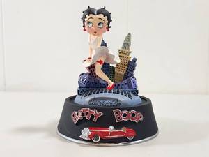 lot 125 image: Betty Boop Cool Breeze Hand-Painted Limited Edition Sculpture Franklin Mint