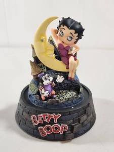 lot 128 image: Betty Boop Moonstruck Limited Edition Hand-Painted Sculpture Franklin Mint