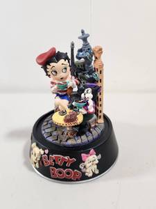 lot 132 image: Betty Boop Boop La La Hand-painted Figurine Franklin Mint