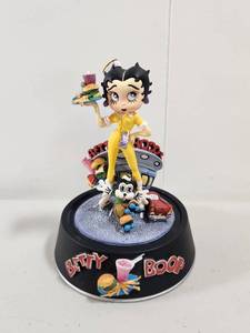 lot 133 image: Betty Boop The Boop-oop-a-doop Diner Hand-painted Sculpture Franklin Mint