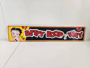 lot 139 image: Betty Boop Way Street Sign 24